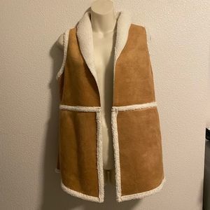NWT Sherpa and Faux suede vest!